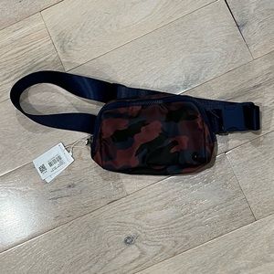 NWT lululemon belt bag